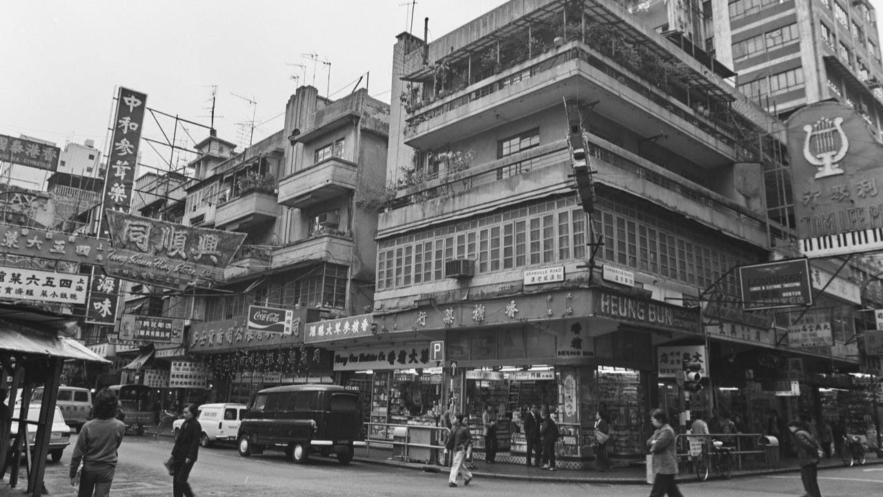 這群曾被喚作「阿燦」的新港人很快明白，在這座城市，生存不是抽象的理想，而是曠日彌久的消耗與磨蝕。