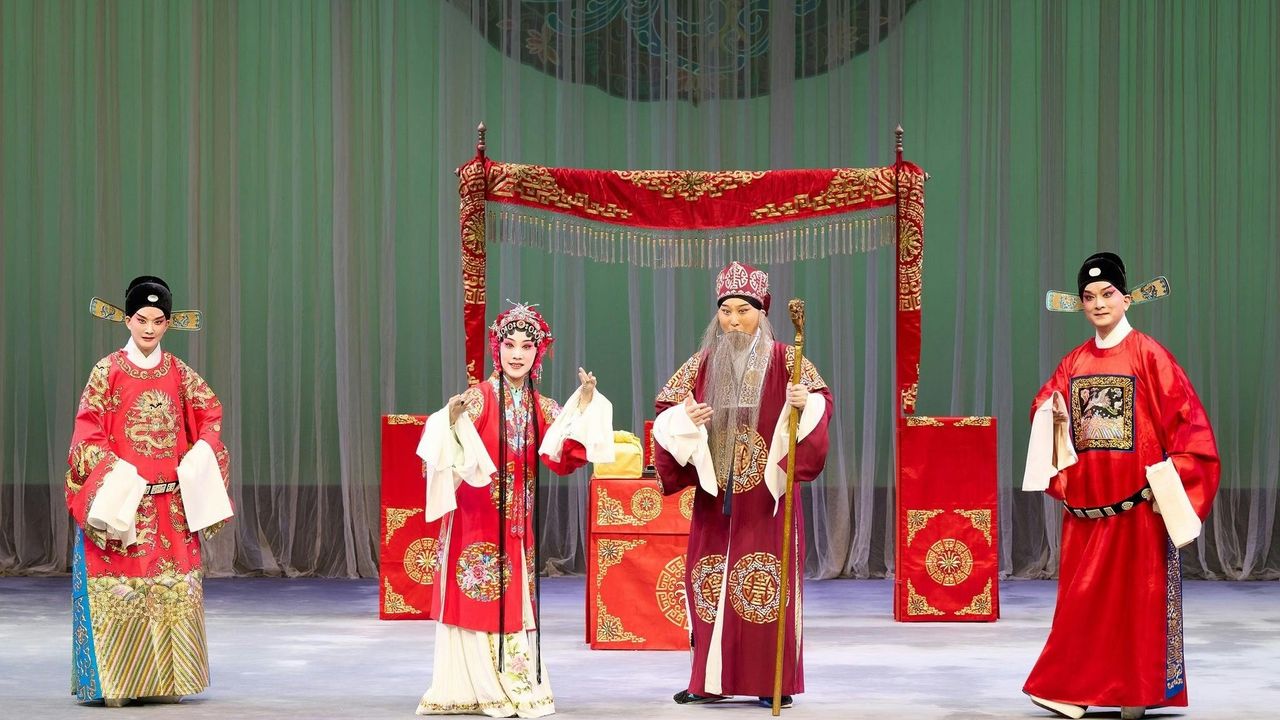 上海崑劇團諸君的演藝和造詣也十分精湛；香港要成為中外文化藝術交流中心，這類活動須持之以恆，不能三分鐘熱度。（戲曲中心 Facebook）