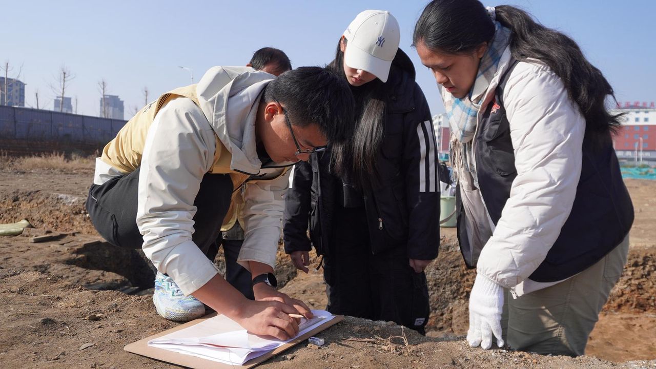 一個學生怎樣拿起考古手鏟,足見一個人的性格、思考及工作特性、處事方式及態度。(作者提供)