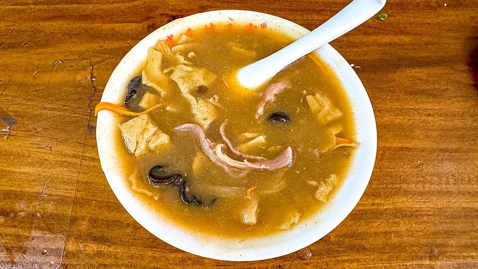 一碗胡辣湯，是河南人心中家鄉的味道。（Wikimedia Commons）