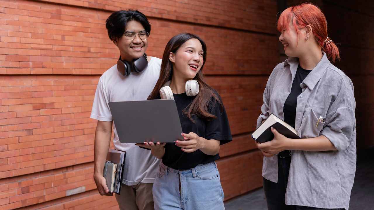 近幾年,政府在不影響本地學生入學比率前提下,加大力度收取來自世界各地學生,是明智之舉,是實踐一國兩制的雙重作用。(Shutterstock)