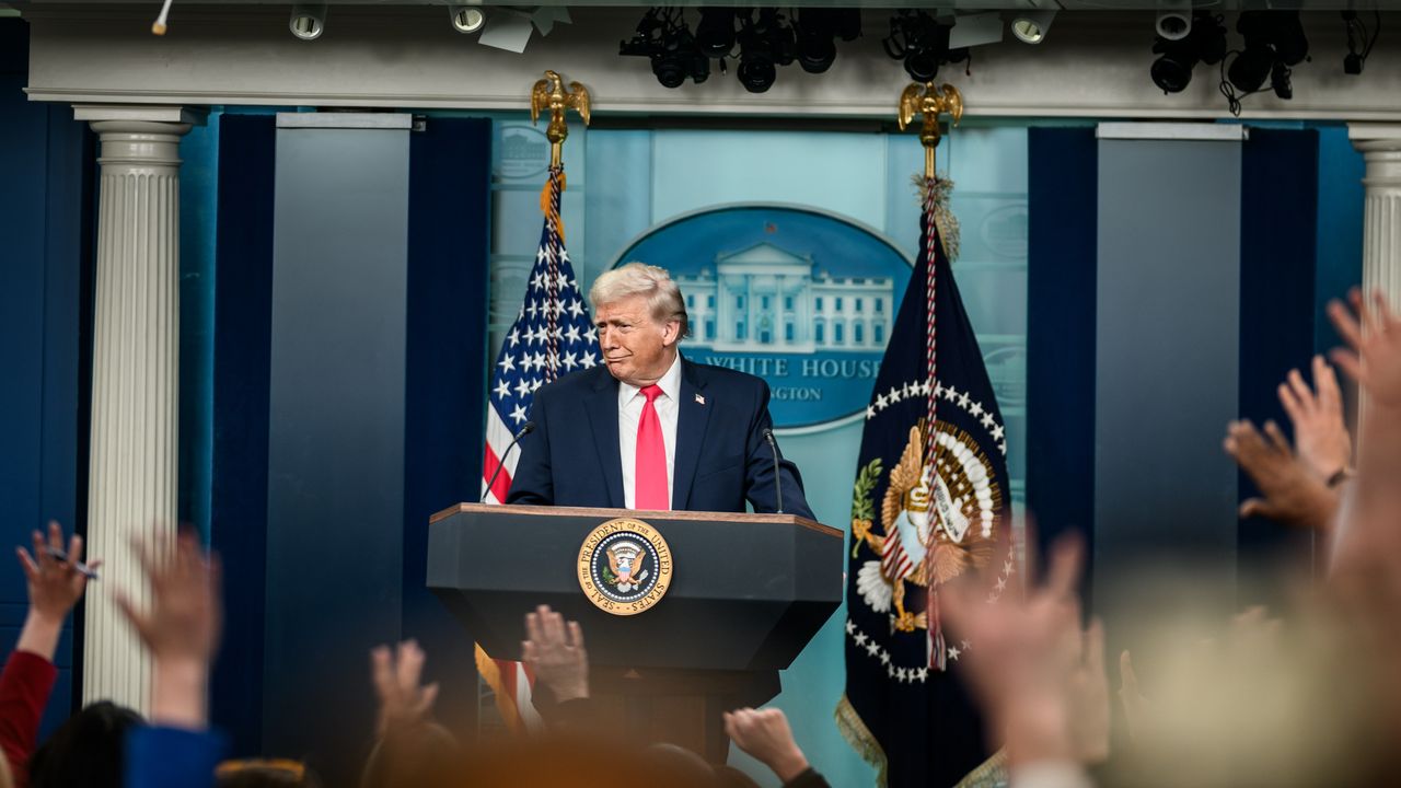 特朗普是一個最擅長每天製造層出不窮頭條新聞和搞亂局的瘋子天才。（白宮Flickr）