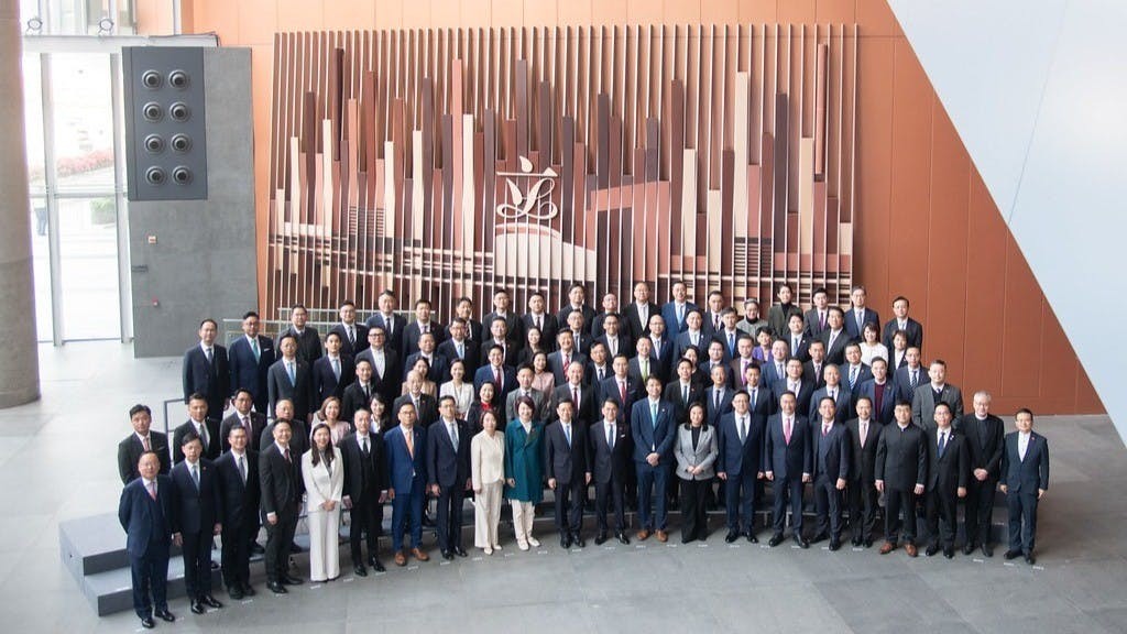 本屆立法會議員匯聚新舊面孔,平均年齡較上一屆更年輕,涵蓋眾多行業翹楚,呈現多元化、專業化、年輕化特點。(立法會官網)