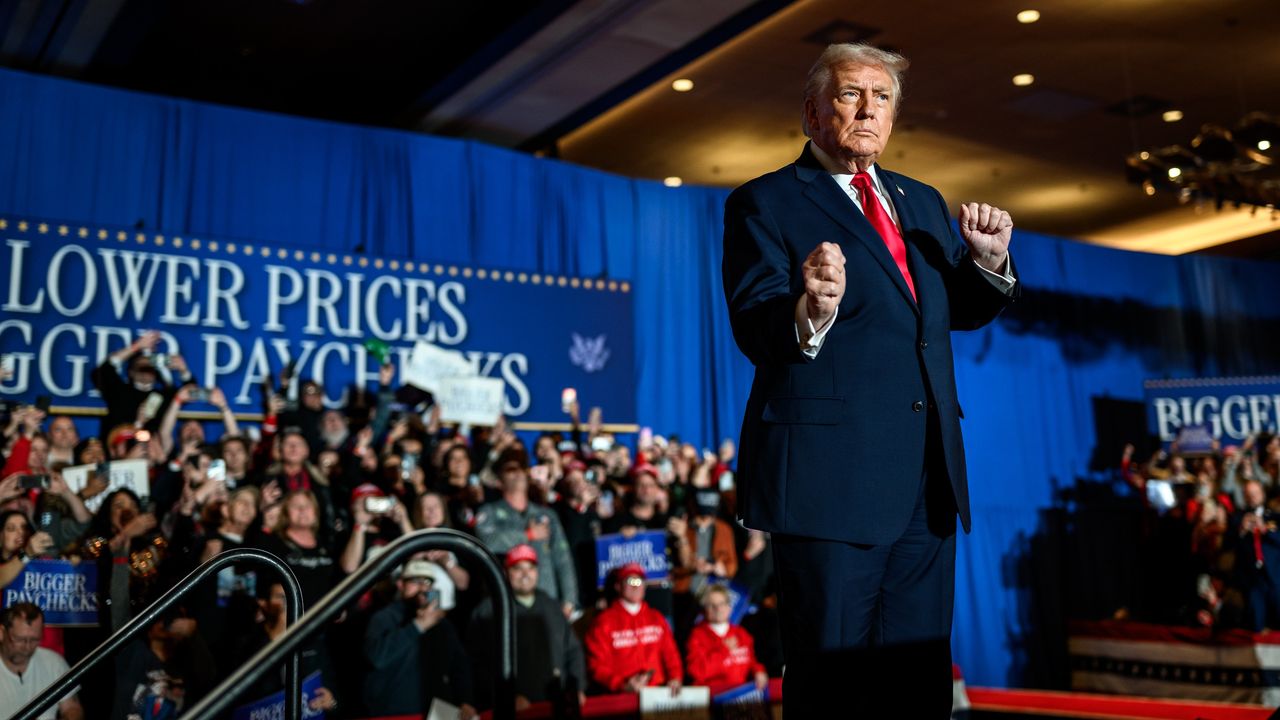 特朗普視乎形勢,不斷變換下一個最適合供他祭旗者。(白宮Flickr)