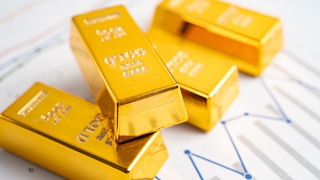 近年來,國際投資者對美元資產以外的多元配置需求逐漸增加。黃金作為央行儲備、投資產品,以及對沖風險的工具的作用進一步強化。(Shutterstock)