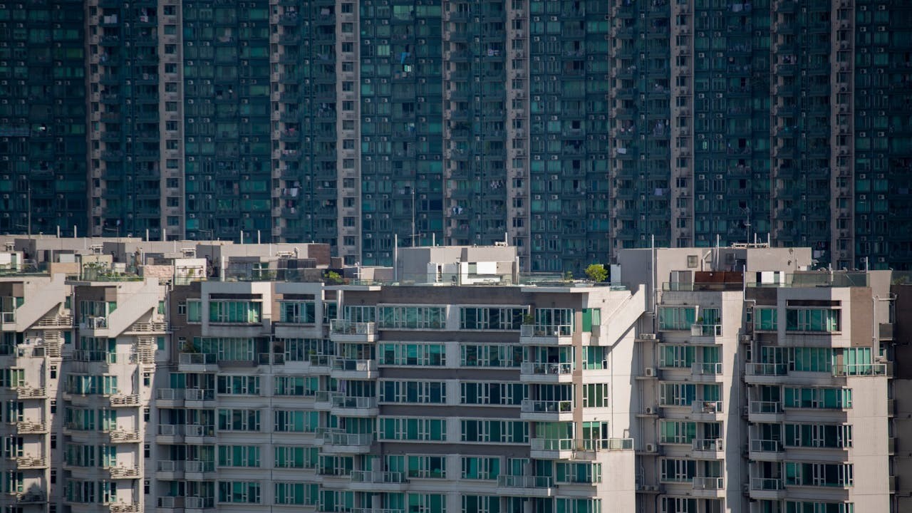 各項對樓市的因素的確變得有利，但大淡友唱好樓市可能並非那些因素。（Shutterstock）