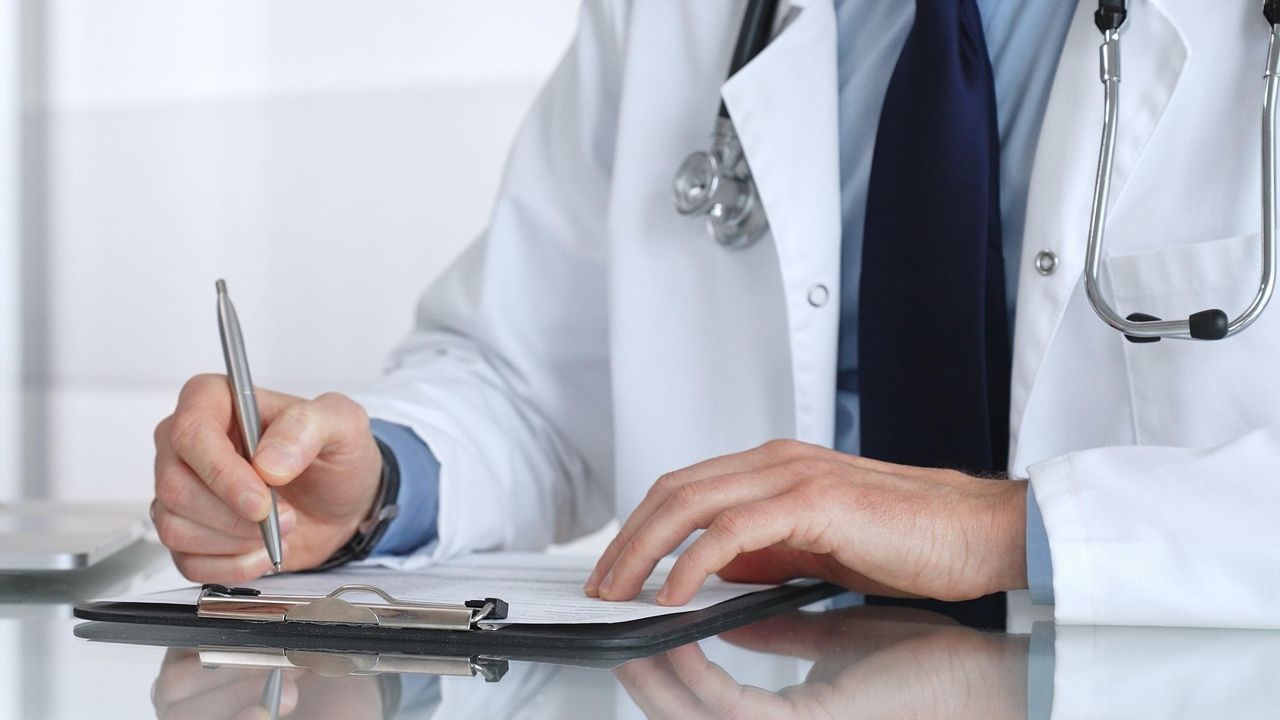 醫療服務是科學與人文兩種素養共存的展現。(Shutterstock)