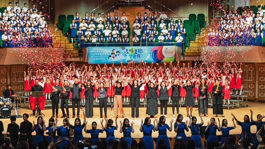 表演藝術涵蓋多種形式，包括戲劇、音樂、舞蹈、戲曲等，其價值遠超於技藝教授的層面。（香港兒童合唱團網）