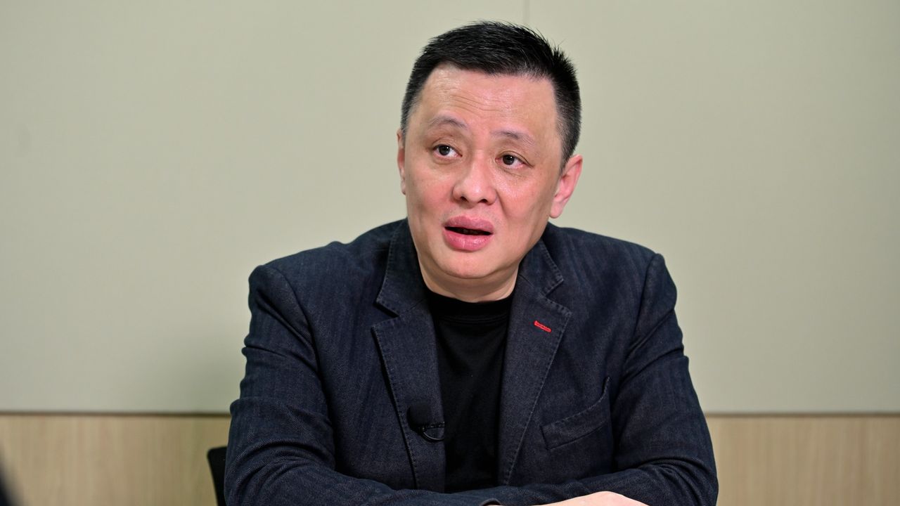 鄧飛表示特朗普急於兼併格陵蘭，主因是要跟中俄爭霸北極圈。