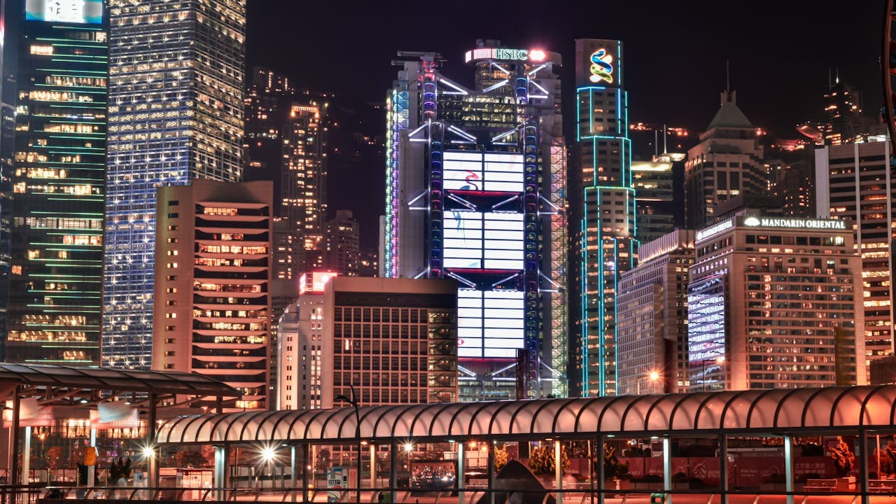 香港經濟是外向型的,很容易受地緣政治影響;中美休戰,將為本港帶來更多的機遇。(Shutterstock)