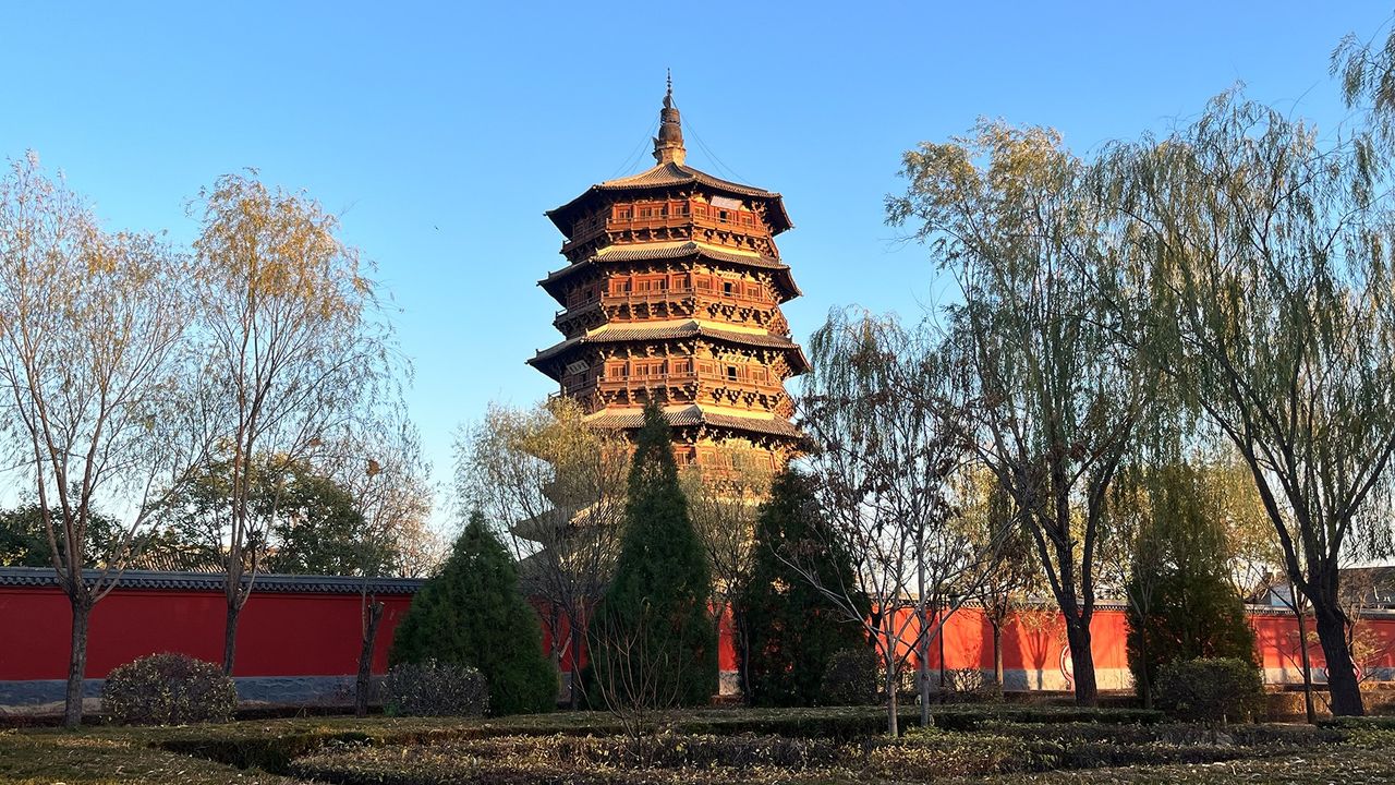 整座塔完全用木頭建成，沒有一口釘子，全憑榫卯咬合。