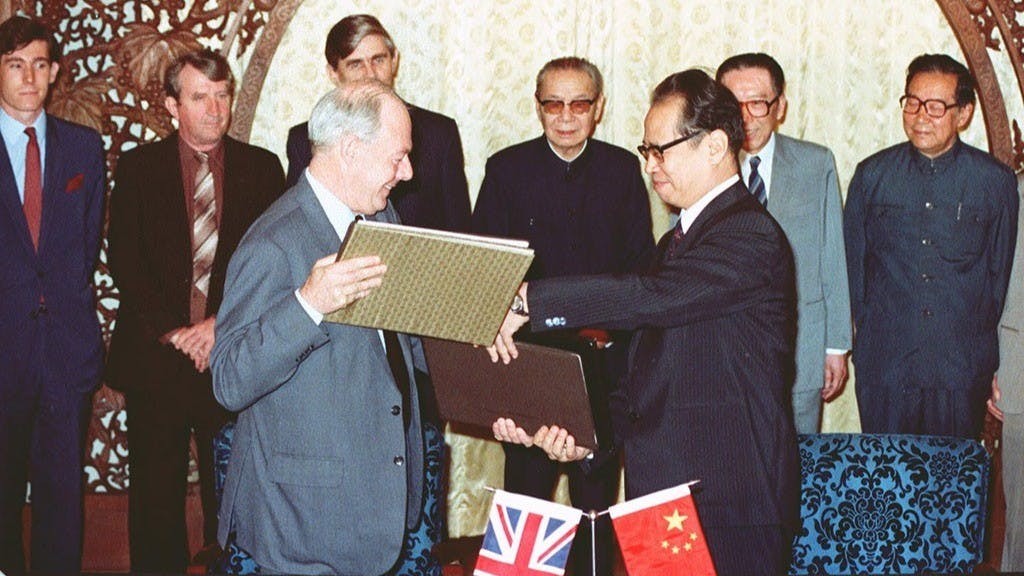 據英國政府在《聯合聲明》的承諾，是把香港歸還中國；在香港如何還政於民，應是中國的內部事務。（基本法頒布30周年網上展覽）