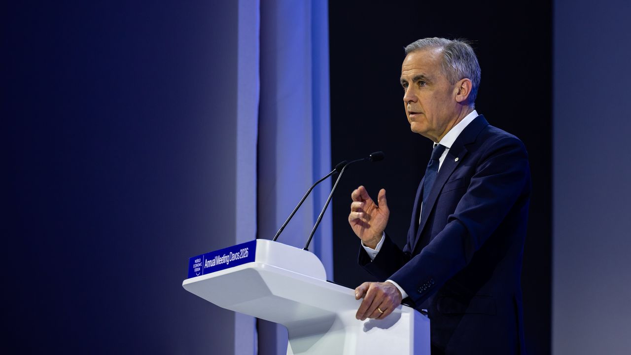 加拿大總理卡尼卡尼提出「中級強國」概念，稱這些國家要採取「靈活勢態」的合作方式，以抗衡霸權大國的擺布。（世界經濟論壇）