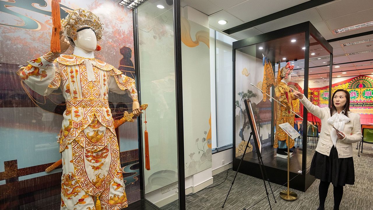 展覽由都大何陳婉珍粵劇研藝中心、大學圖書館及田家炳中華文化中心主辦，香港八和會館、香港粵劇藝術團及香港中文大學逸夫書院芳艷芬藝術傳承計劃協辦。