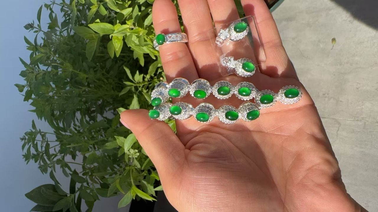 「高高危」是市場流傳說法，指危地馬拉翡翠裏一類特殊品種。（作者提供）