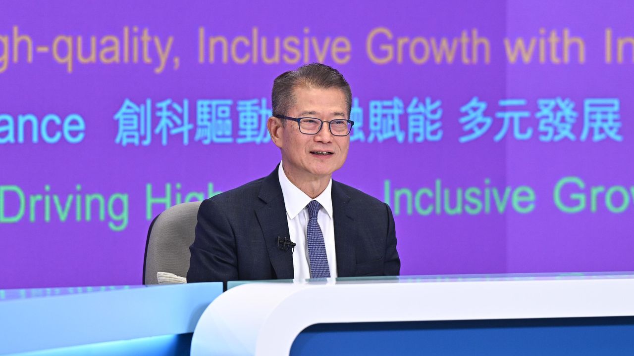 財政司司長陳茂波宣布預留100億元，以貸款方式支持北部都會區大學城校舍建設。（政府新聞處）