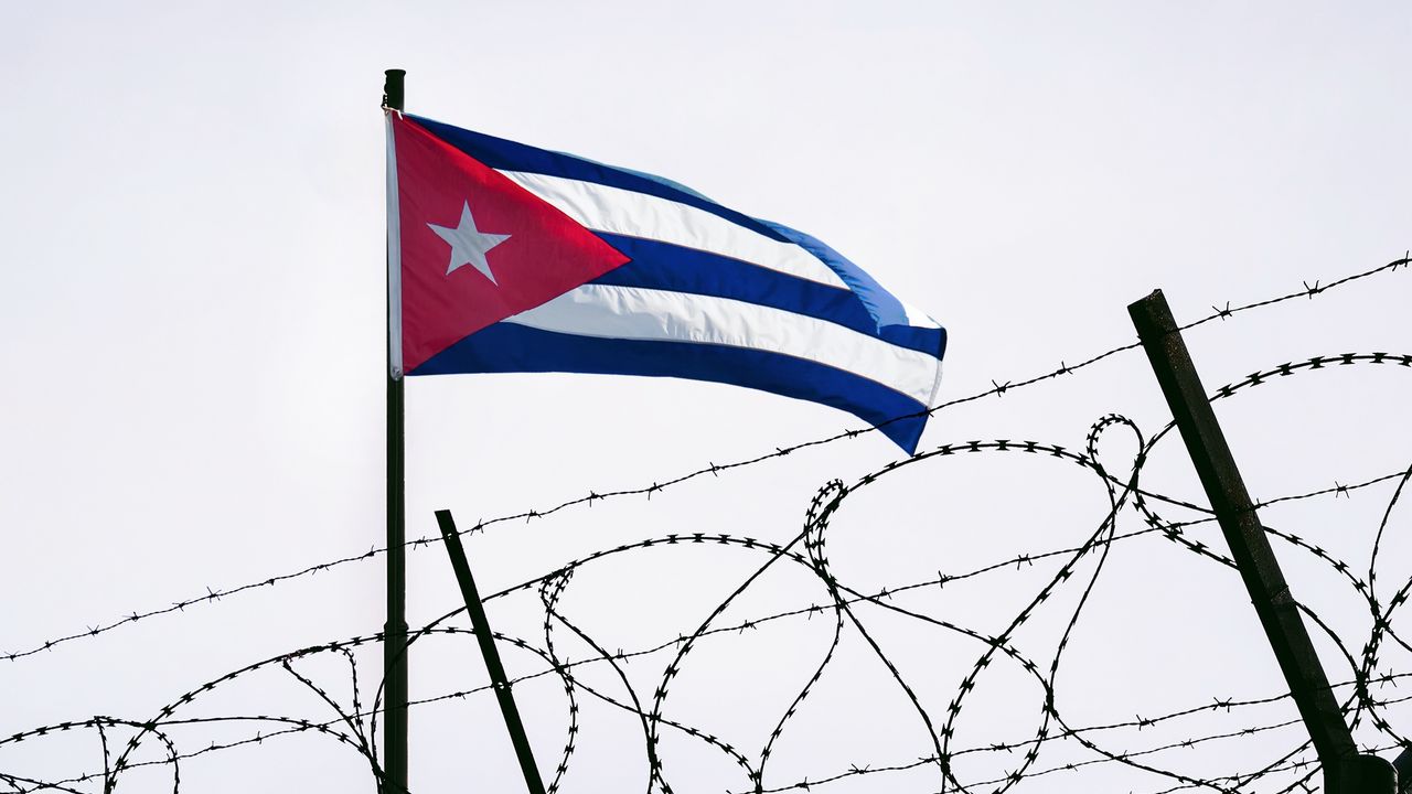 古巴力抗美國超過半個世紀的制裁仍屹立不倒，但今次又能否逃過厄運？（Shutterstock）
