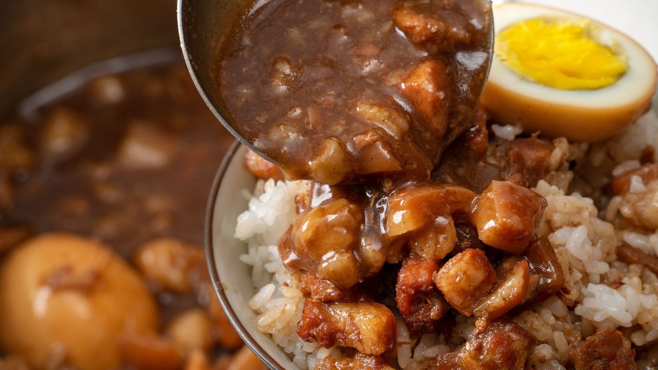 滷肉飯代表台灣人的惜食文化與社會價值觀。（Shutterstock）