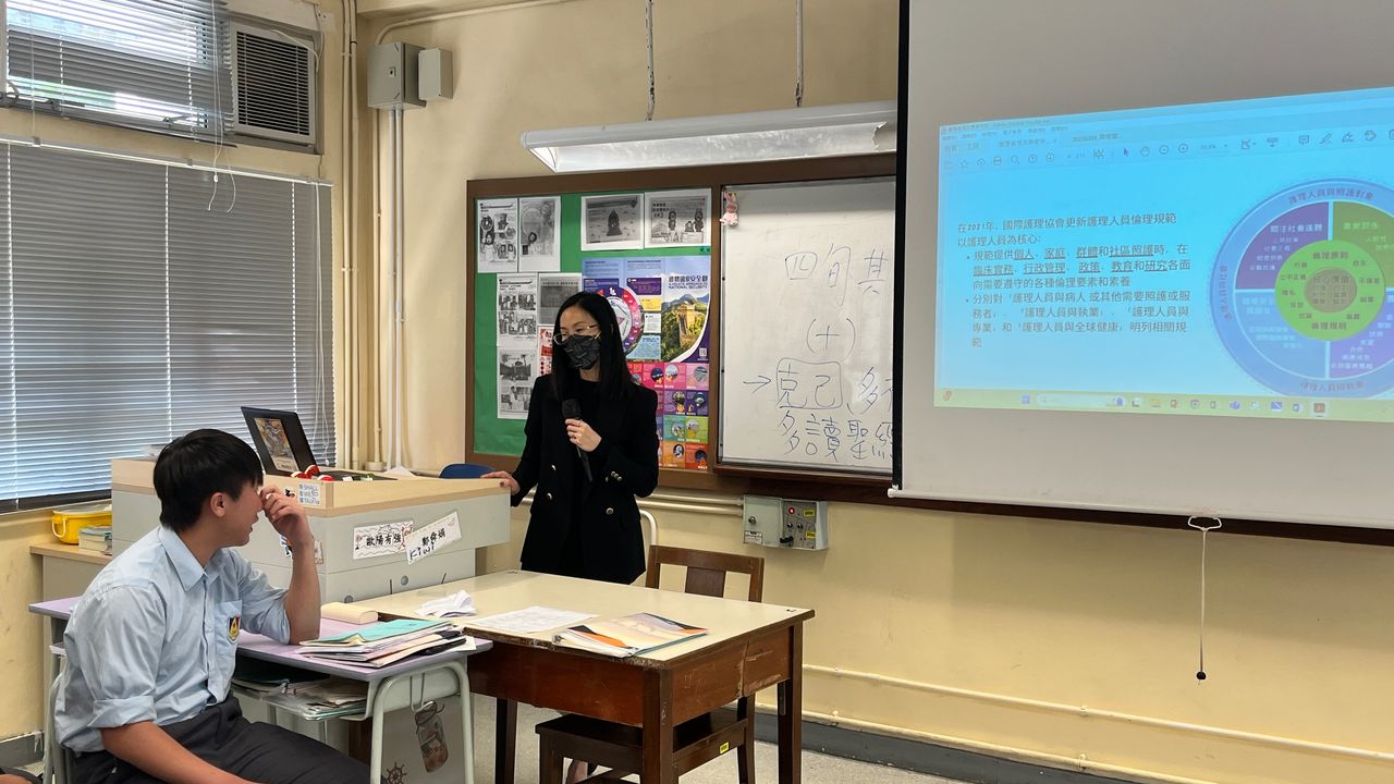 學校的醫護道德課程邀請都會大學講師及專業護士主講，透過討論過往的醫療新聞與講師親身經歷，剖析醫護人士面對的倫理抉擇。