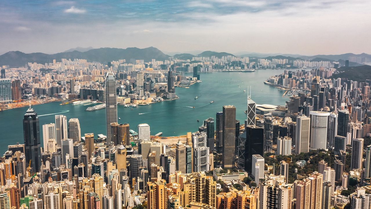 特區政府亦積極加強銀行業界的培訓，並透過舉辦國際交流活動等多管齊下的對外推廣措施，逐步打造有利知識產權融資發展的完善生態環境。