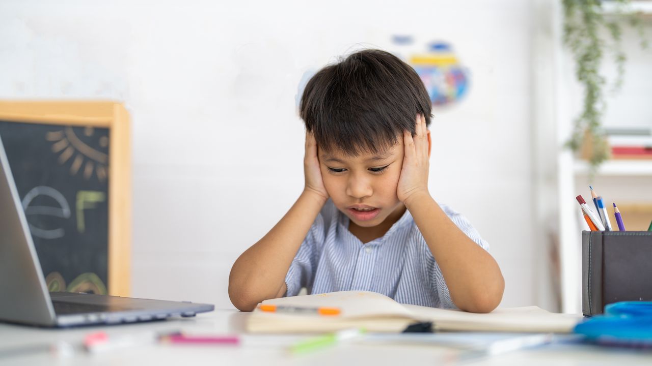 拜年活動可能讓自閉症孩子的新年變成充滿尷尬、恐懼與壓力。（Shutterstock）