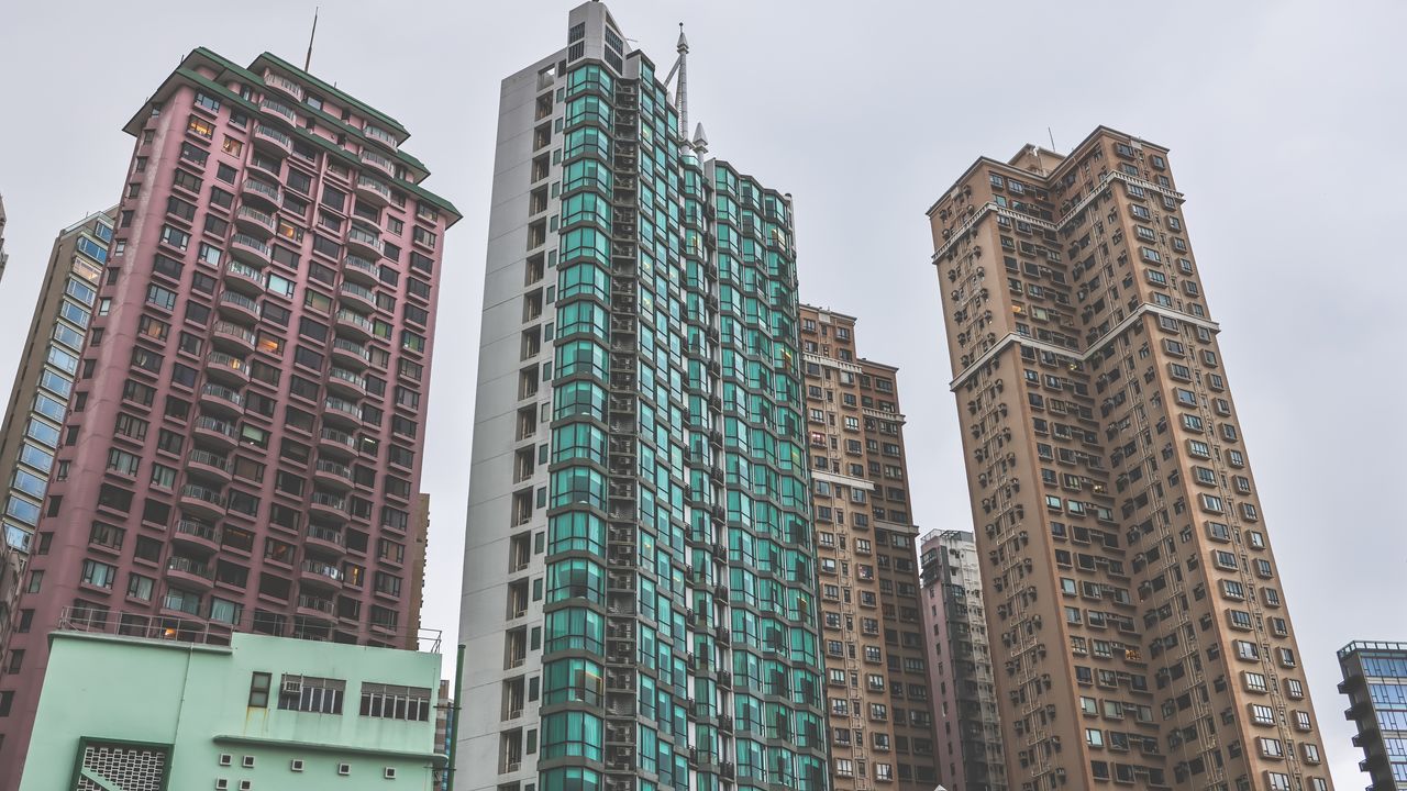 一個人需要有恆產，才會有更高的安全感，才更有條件成家立室。（Shutterstock）