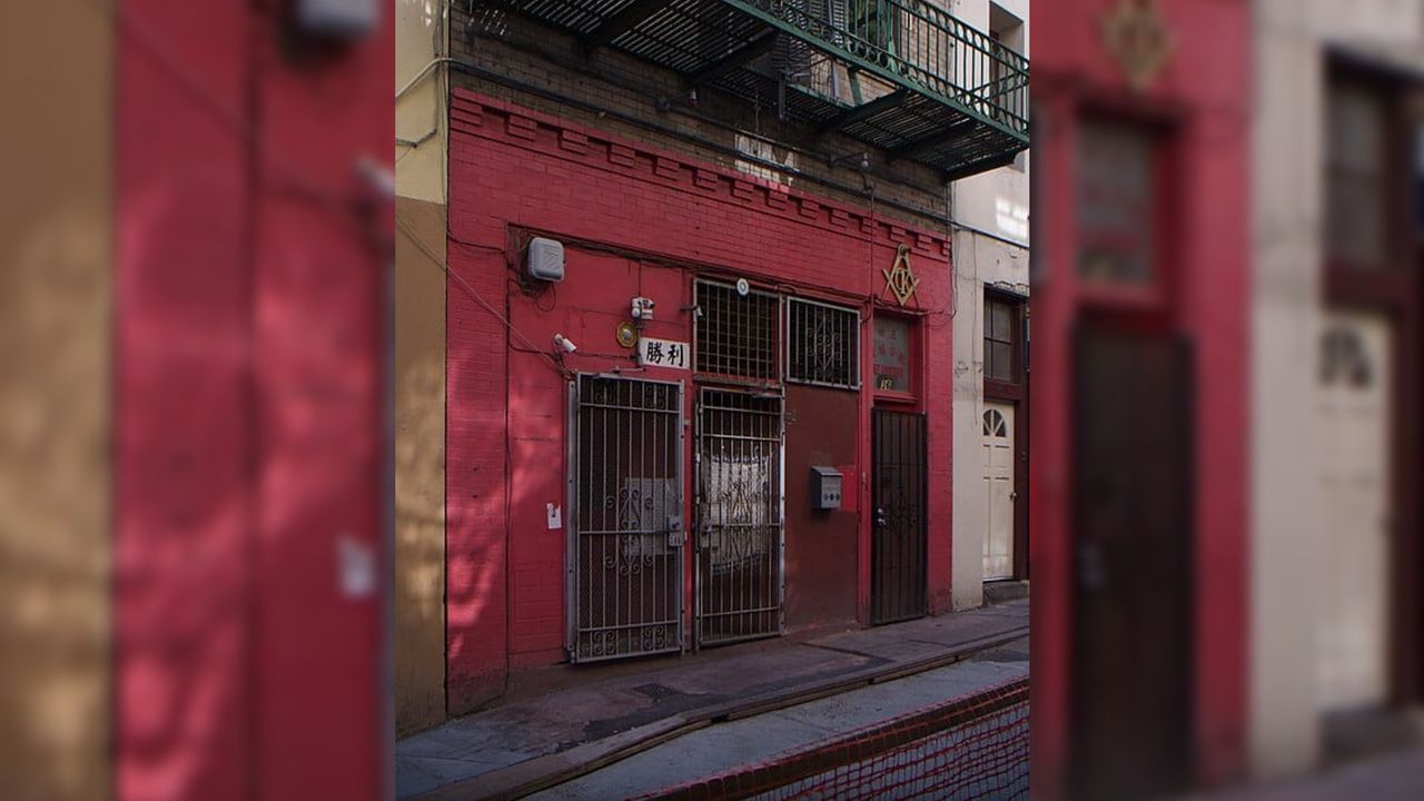 1879年在美國註冊的致公堂。自1948年中國致公黨成立,成為新中國八大民主黨派之一後,兩者已無組織關係。