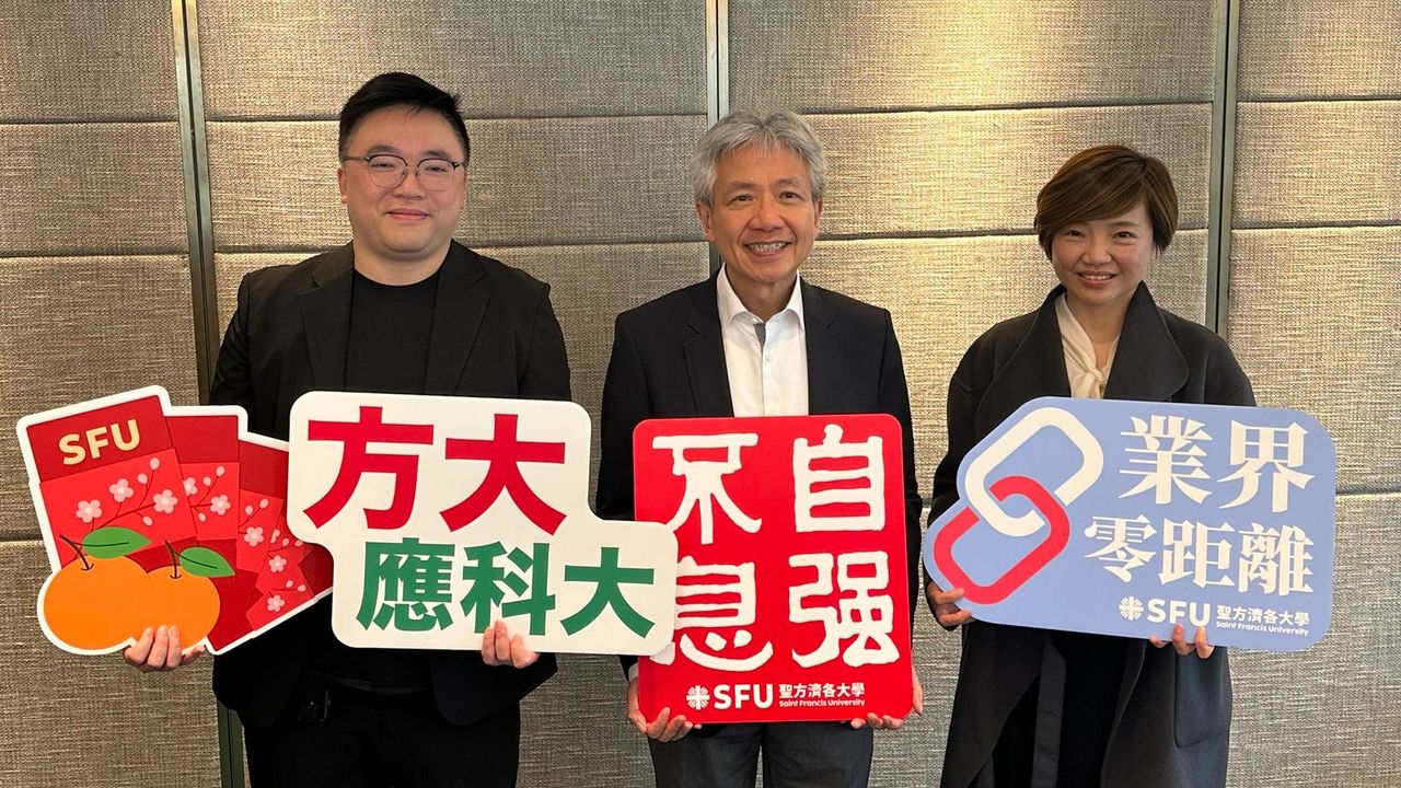 方大校長張仁良教授（中）及副校長（行政）兼秘書長梁詩明博士（右）、公共事務處助理總監宋凌峰（左）出席新春團年傳媒聚會。（灼見名家圖片）