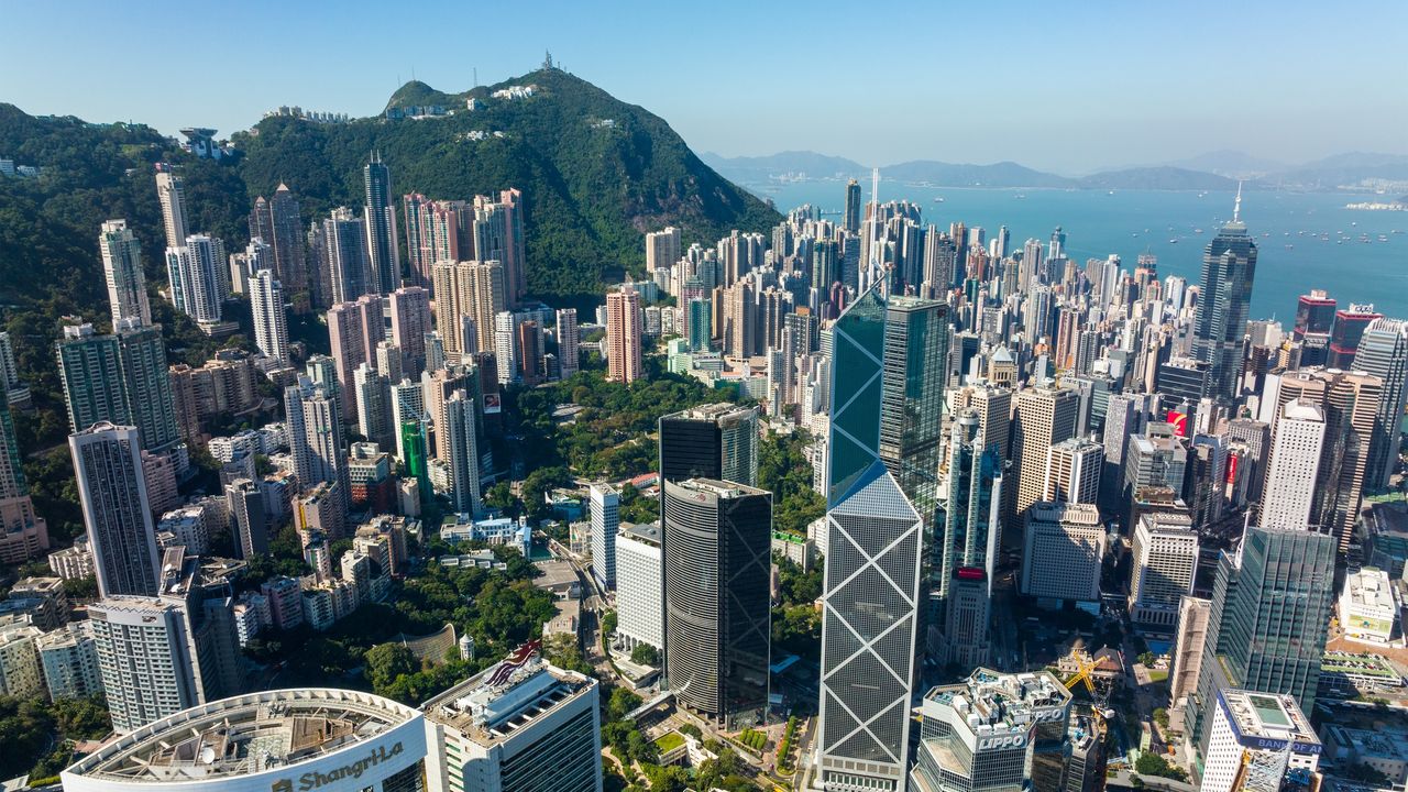 筆者認為香港需要一場「所有制改革」。（Shutterstock)