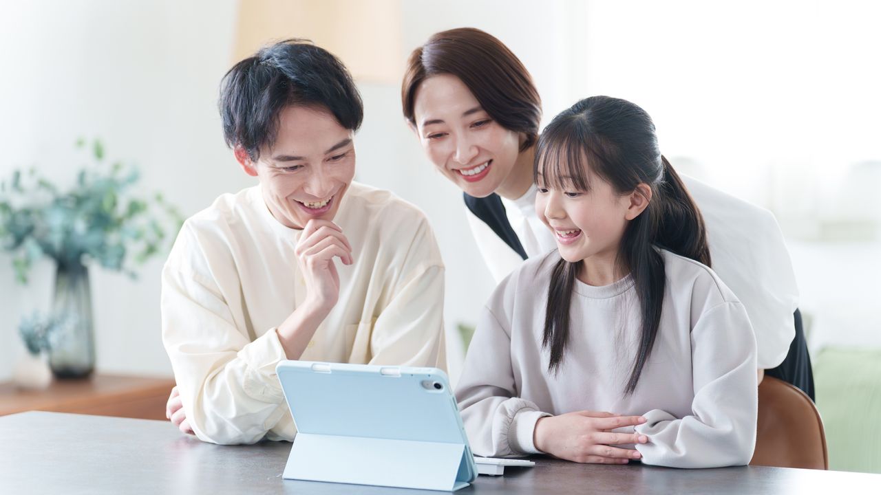 家教,是父母的言傳身教,是生活日常的無聲滋潤。(Shutterstock)