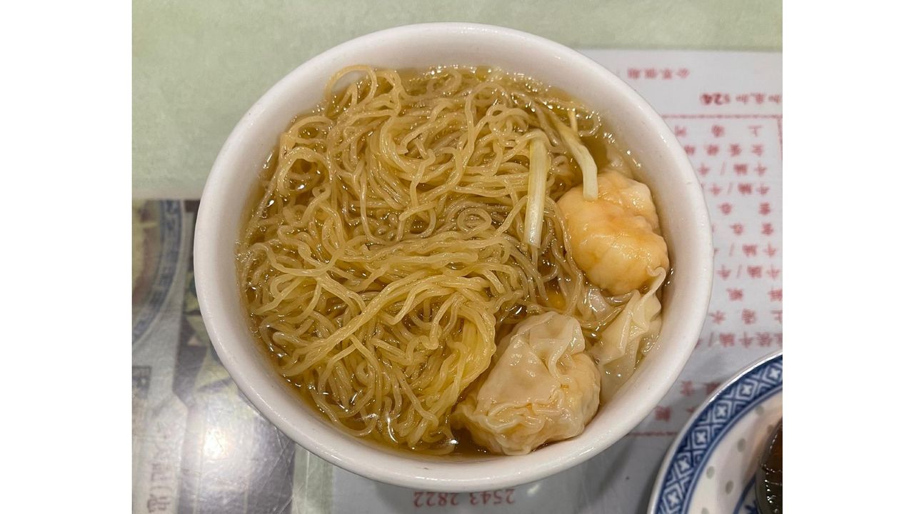 雲吞麵，該是吃一小碗，更覺滋味。