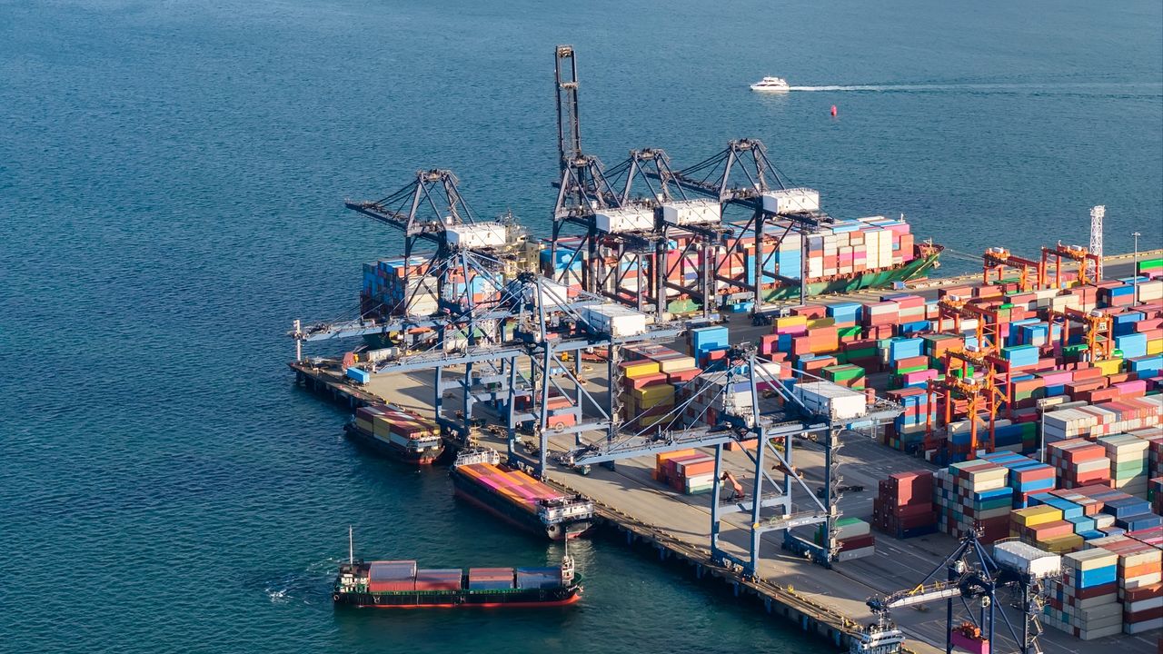 3月中國出口增速或將因為技術因素的消失而明顯回落，但是2026年全年的出口增長仍然值得期待。（Shutterstock）