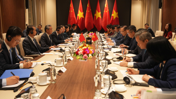 3月15日,中共中央政治局委員、外長王毅在河內會見越共中央政治局委員、外長黎懷忠。(外交部)