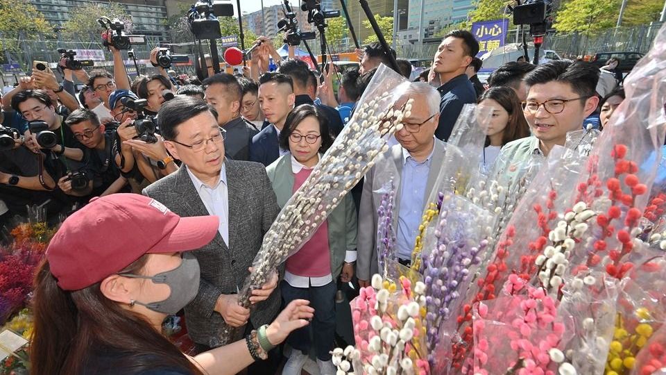 若然香港要改善施政，政府官員必須要出身於民眾。（政府新聞處）