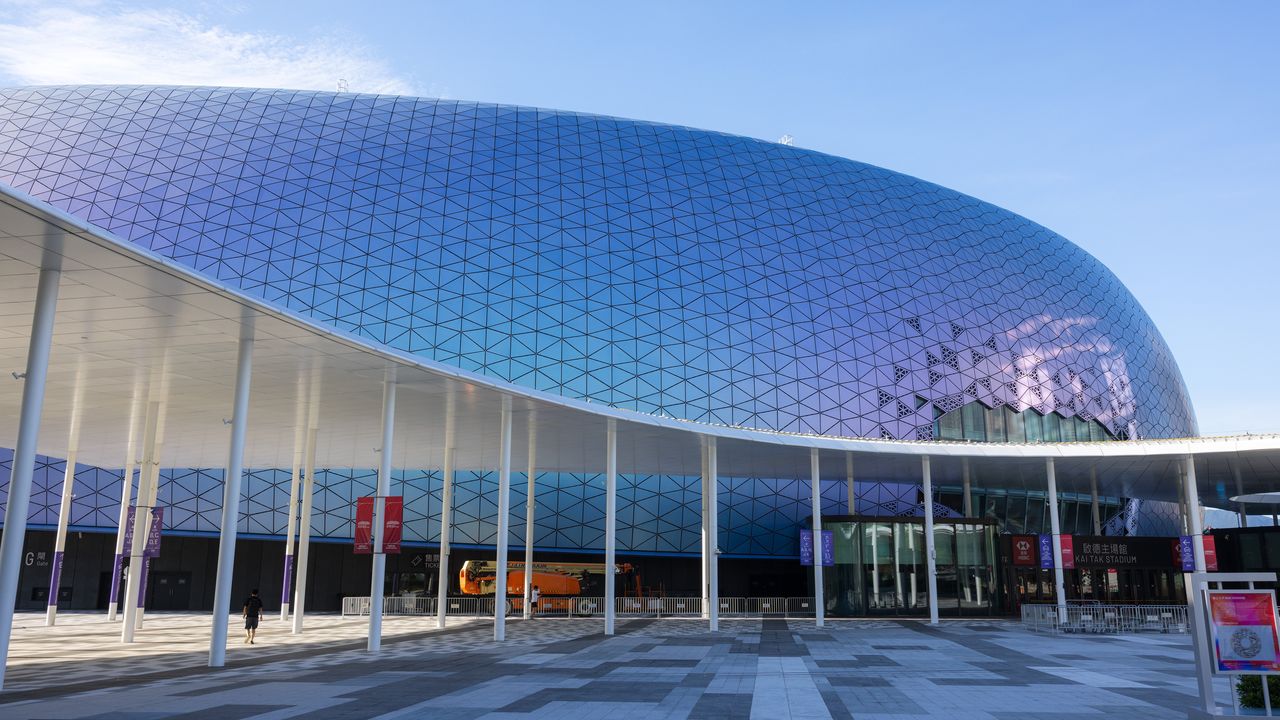 政府不妨考慮成立專責統籌辦公室，為香港發展成「盛事之都」的策略作長遠規劃。