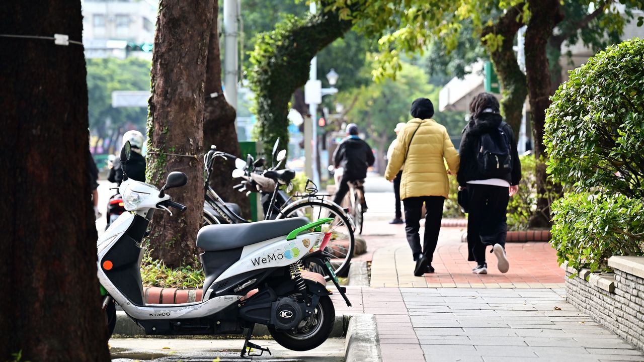 無論科技如何變遷，人類社會終究需要對話。（Shutterstock）