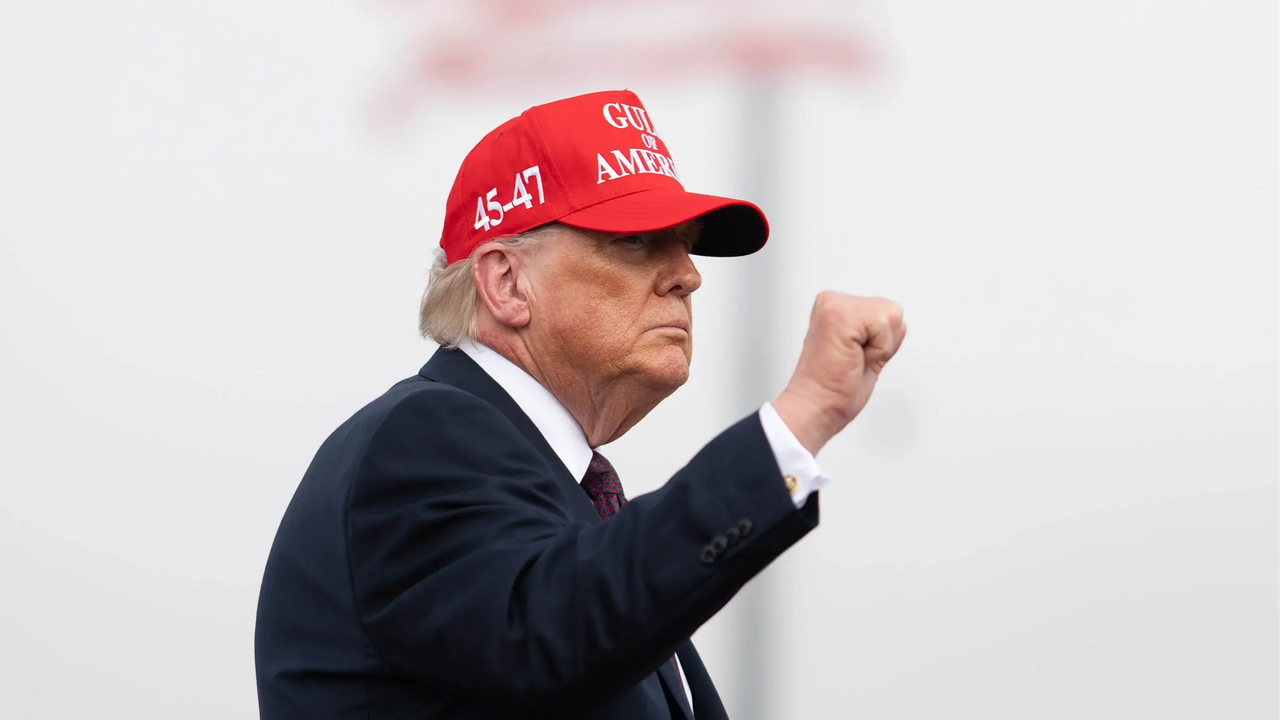 歸根究柢，「牛唔飲水唔撳得牛頭低」，特朗普最終是被自己「錢（利益）遮眼」的超短視外交視野累死。（白宮Flickr）