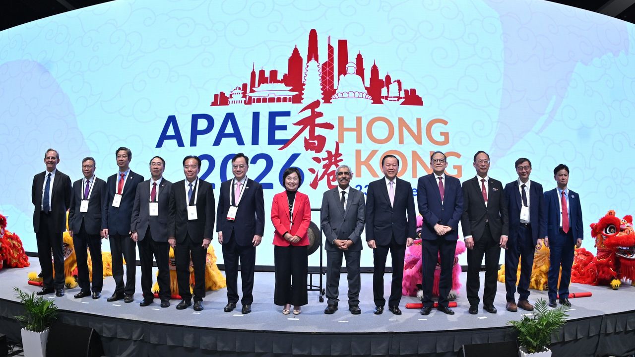 2026亞太國際教育協會（APAIE）年會暨展覽於香港會議展覽中心舉行，盛況空前，APAIE主席Venky Shankararaman教授、教育局局長蔡若蓮博士、教資會主席雷添良先生、教統會主席黃友嘉博士，教資會秘書長鄧特抗教授，以及中大校長盧煜明教授、聯同其他七間教資會資助大學代表共同主持開幕儀式。