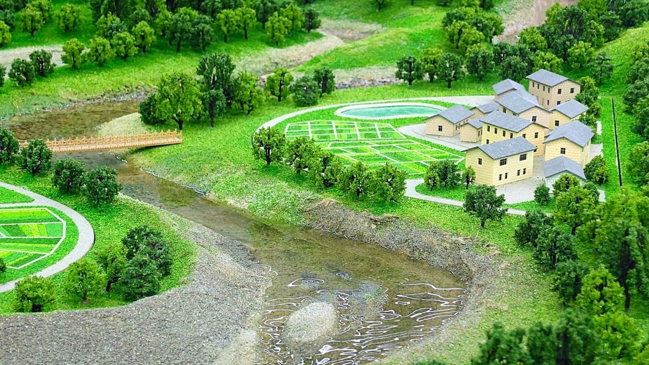 郊野學園在課程中運用不同的情景及故事，讓小學生能夠輕易投入在課堂當中。