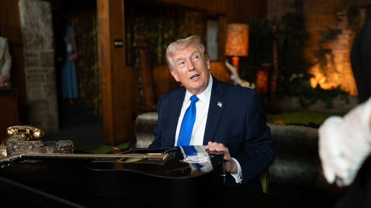 有不少分析家認為特朗普是最愚蠢的總統，皆因他未能在21世紀中兩場最大規模的戰爭汲取教訓之餘，今次的中東亂局更是缺乏清晰目的，毫無章法可言。（白宮）