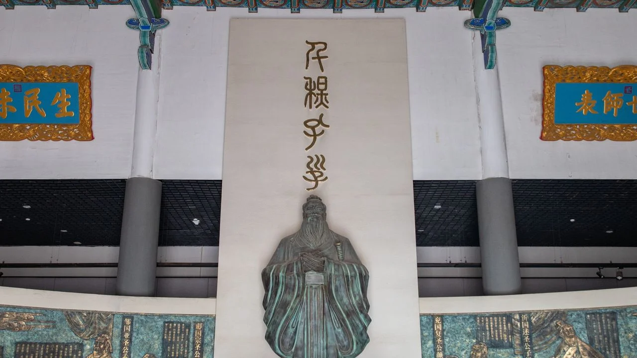 香港的年輕人要理解，血脈中流淌着的不僅是現代商業文明的精明務實，更有中國現代士大夫的情懷。（Shutterstock）