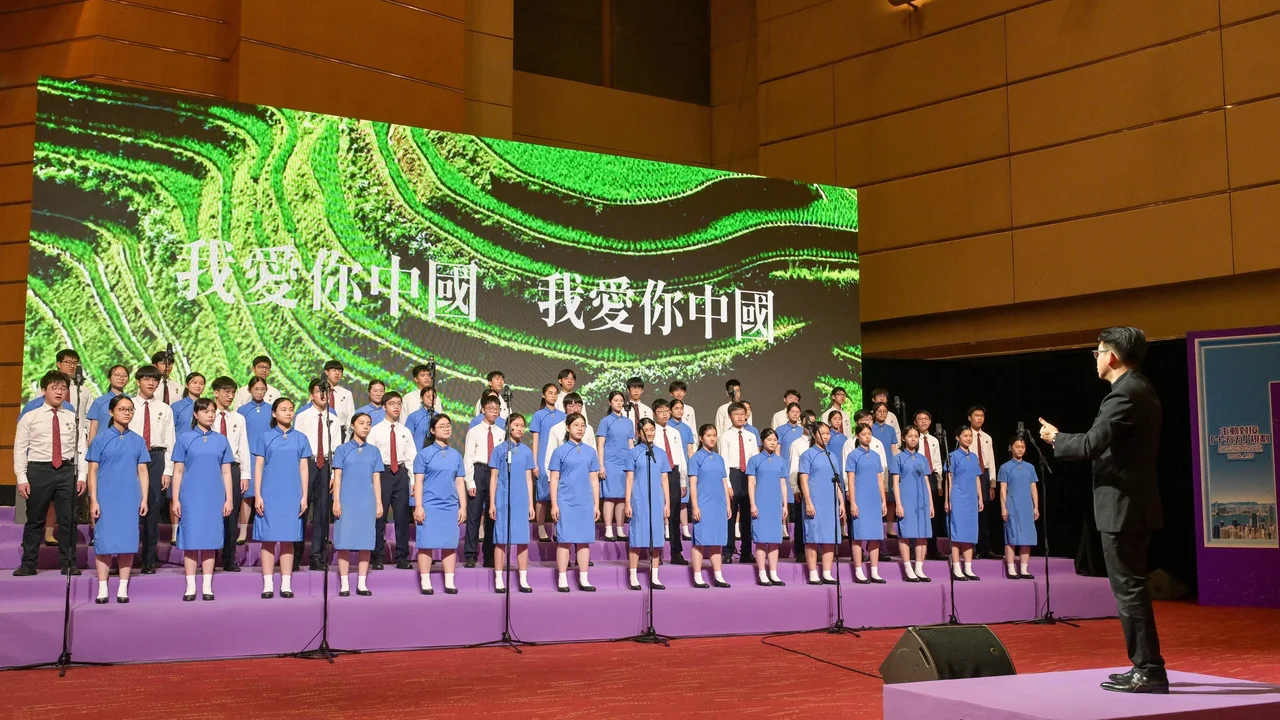 全民國家安全教育日開幕禮，學生合唱團高唱《我的祖國》。（政府新聞網）