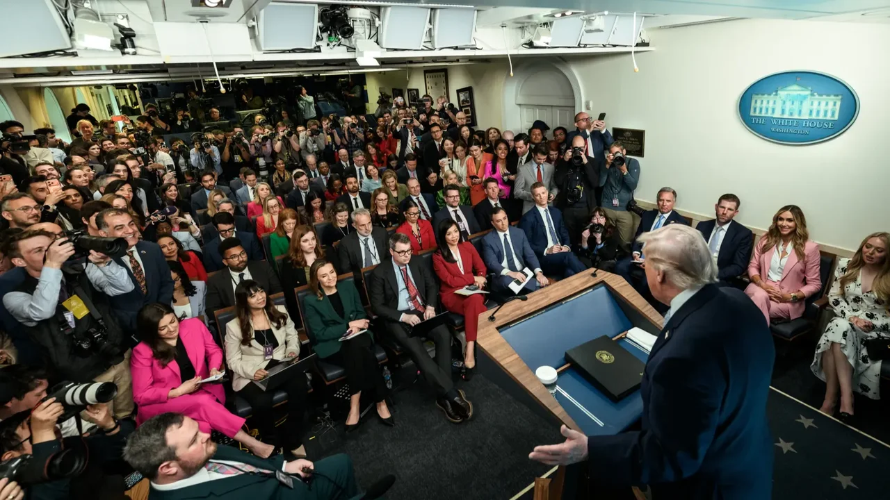 政治從來就是啞謎，說不清是春風還是北風？（白宮）