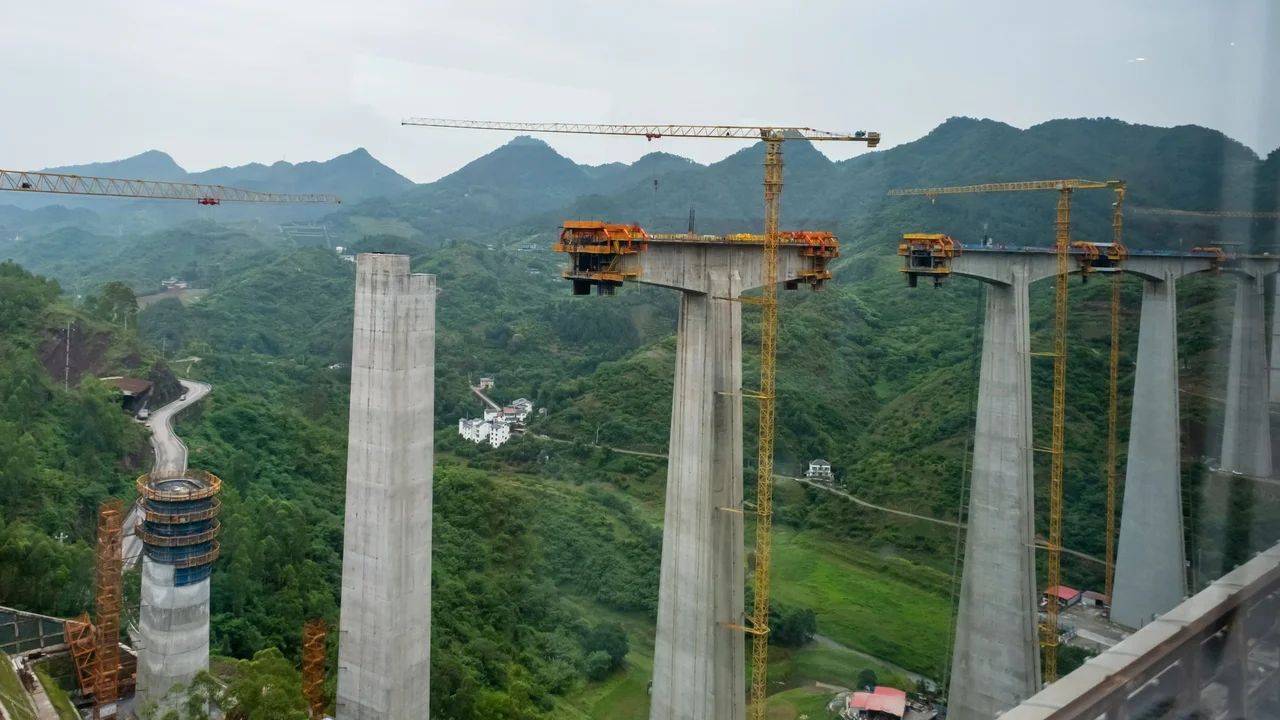 北京大學估計認為，近十餘年中國全要素生產效率的年均增速下滑到了1.8%，明顯低於1978年至2008年平均4%以上的水平。（Shutterstock）