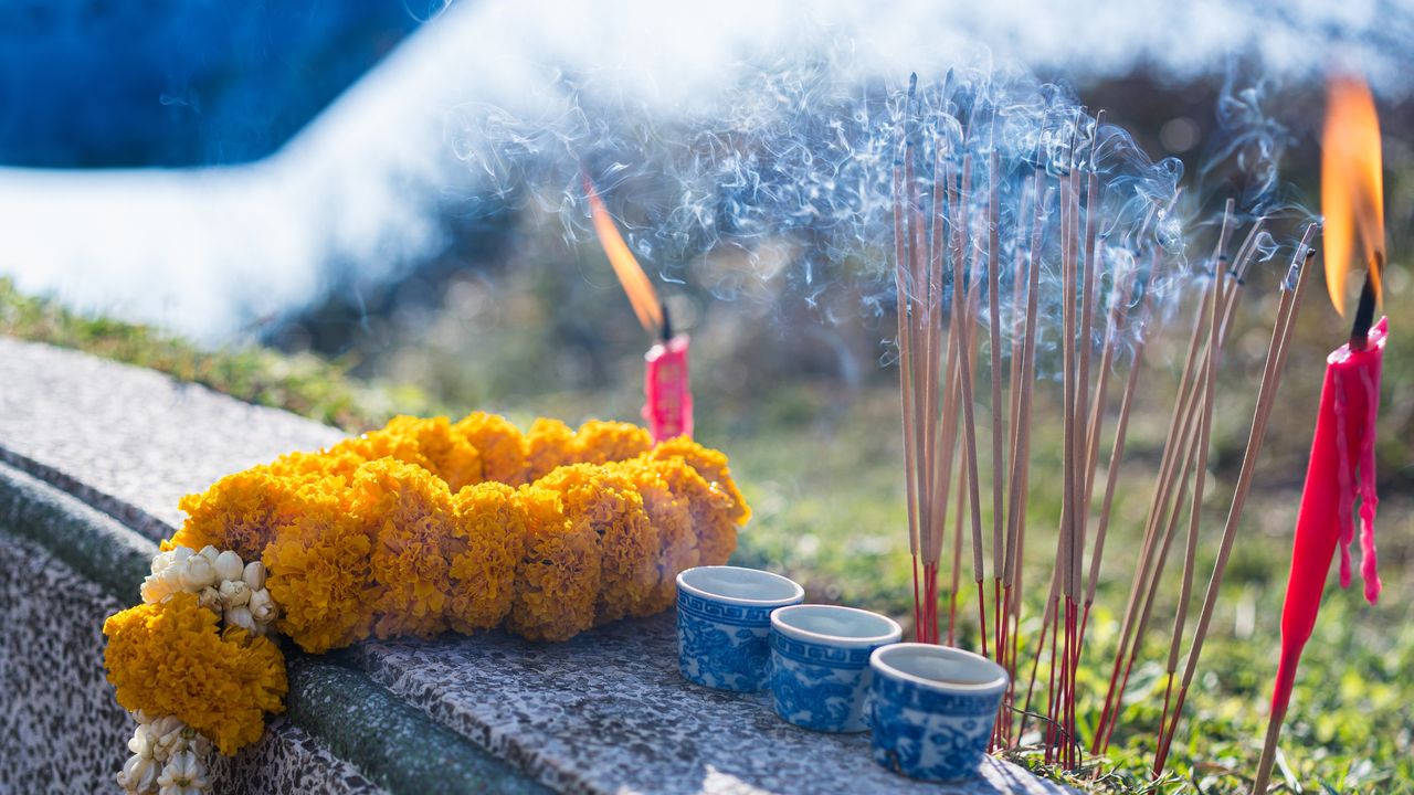 清明節，這個特殊時刻，我們以祭拜秉教伽持，遇見更完整的自己。（Shutterstock）