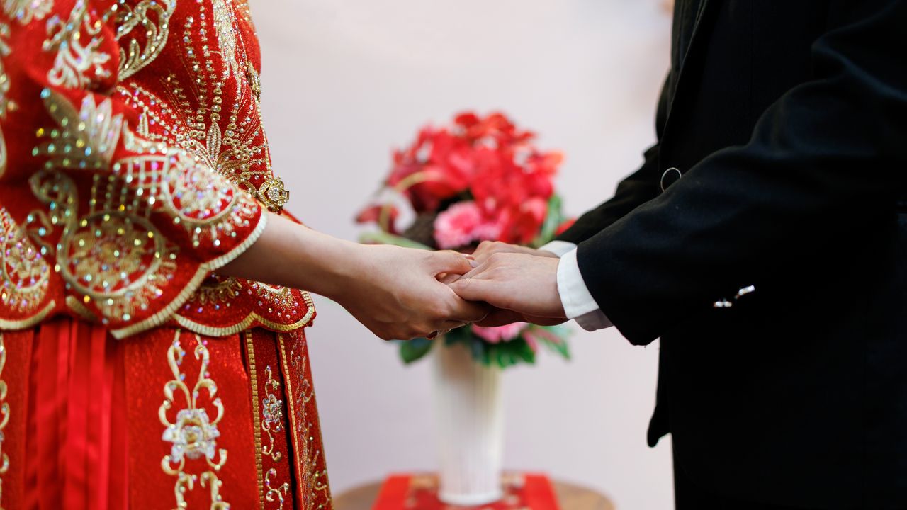 中國人說的門當戶對就是一種交換和計算。（Shutterstock）