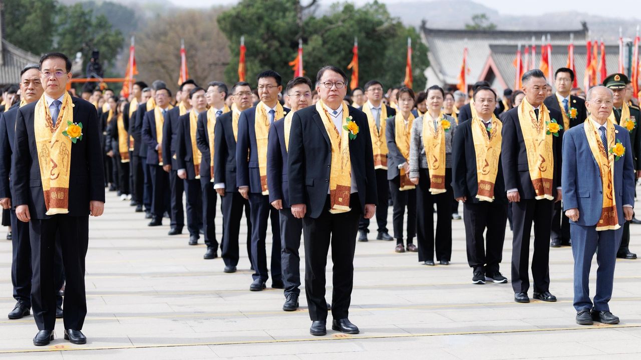 政務司司長陳國基（前排中）4月4日和5日訪問陝西省，出席清明公祭軒轅黃帝典禮。（政府新聞處）