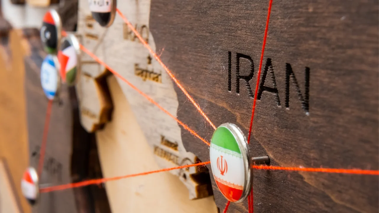 美以延續去年對伊朗的襲擊，戰事已波及鄰近多國。（Shutterstock）