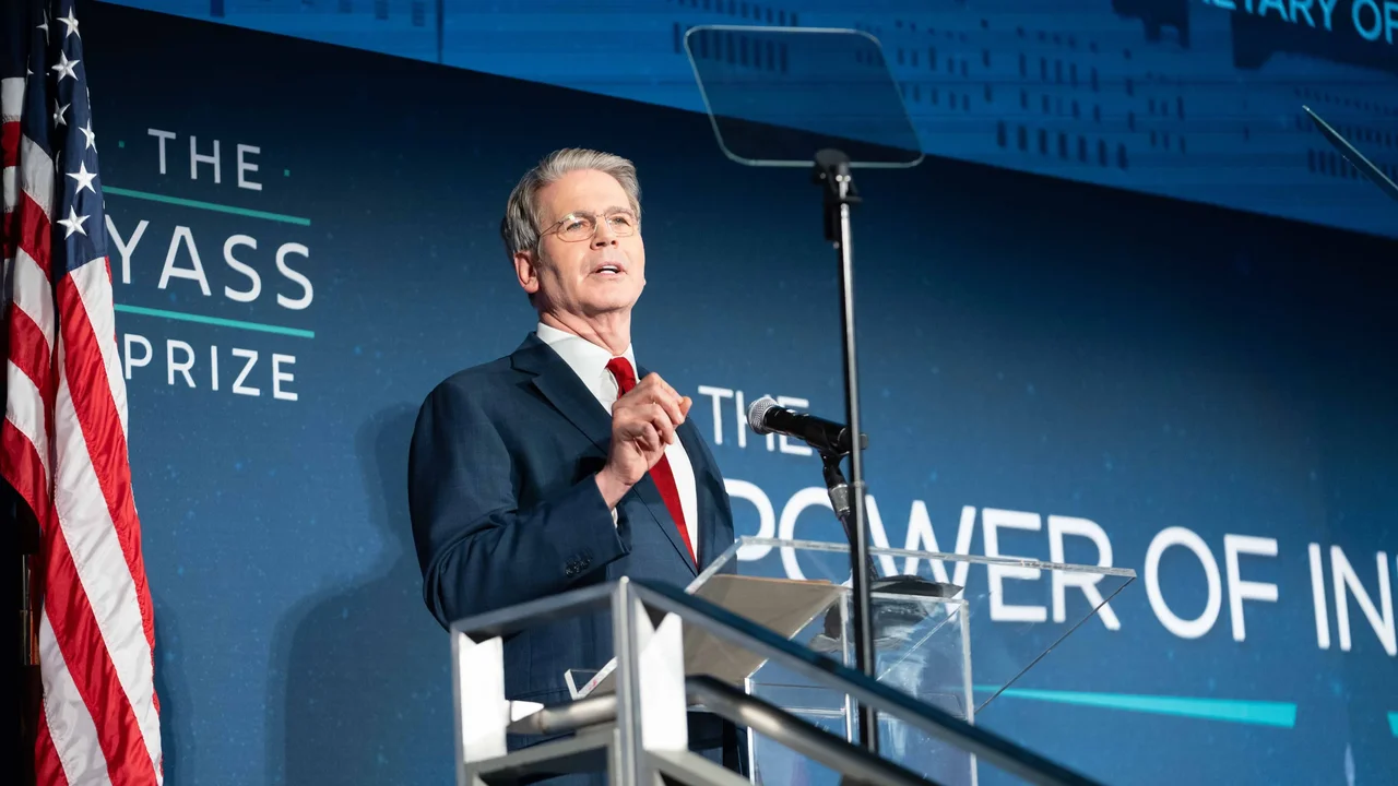 美國財長貝森特話中國不值得信任，原因是美國對中國貿易逆差超過2000億美元。（貝森特 X）