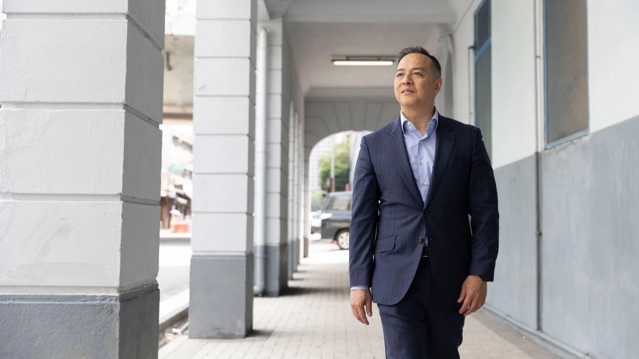 Joe Sir指30年警務生涯中最難忘的崗位首推做CID的日子:「那時我剛完成藍帽子(PTU)的崗位,正考慮接下來去哪個崗位,上司給了很多建議,像是衝鋒隊、教官等。」但他語氣堅定地說:「我要做CID。」